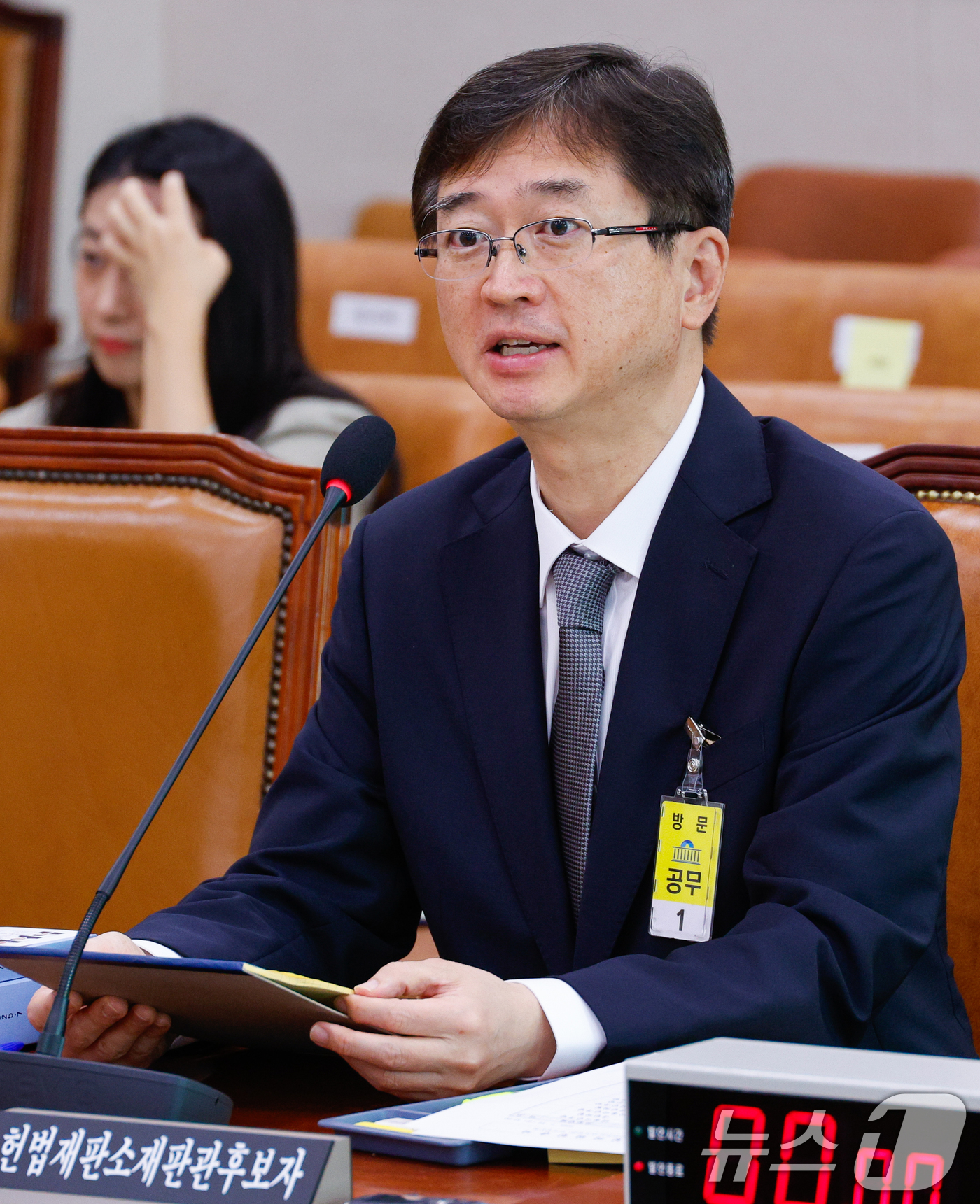 (서울=뉴스1) 안은나 기자 = 오영준 헌법재판관 후보자가 18일 오전 서울 여의도 국회 법제사법위원회에서 열린 인사청문회에 출석해 의원 질의에 답하고 있다. 2025.7.18/뉴 …