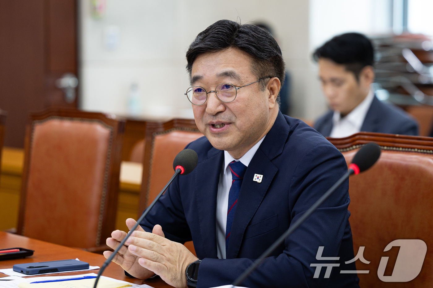 (서울=뉴스1) 유승관 기자 = 윤호중 행정안전부 장관 후보자가 18일 서울 여의도 국회 행정안전위원회에서 열린 인사청문회에서 의원 질의에 답하고 있다. 2025.7.18/뉴스1