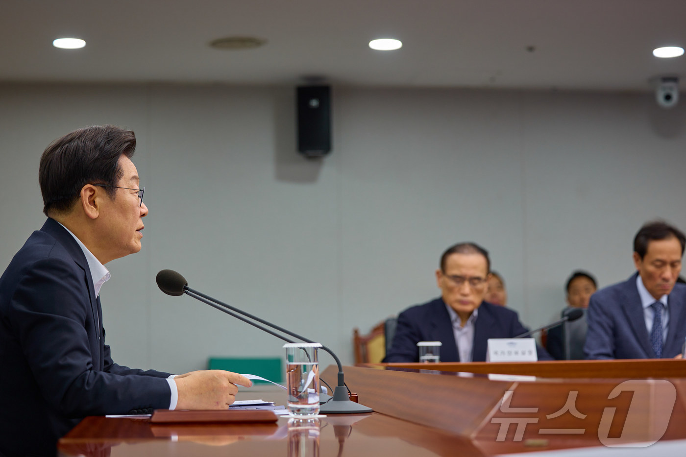 (서울=뉴스1) 이재명 기자 = 이재명 대통령이 지난 17일 서울 용산 대통령실 청사에서 열린 4차 수석·보좌관 회의에서 발언을 하고 있다. (이재명 대통령 SNS. 재판매 및 D …