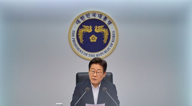 이재명 대통령, 수석·보좌관 회의 주재