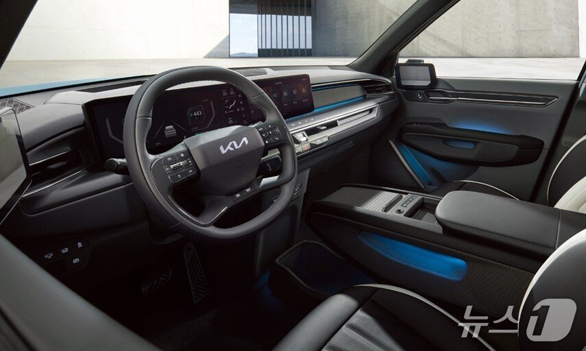 본문 이미지 -  기아의 EV9 핸들.(EV9 브로셔 캡쳐)