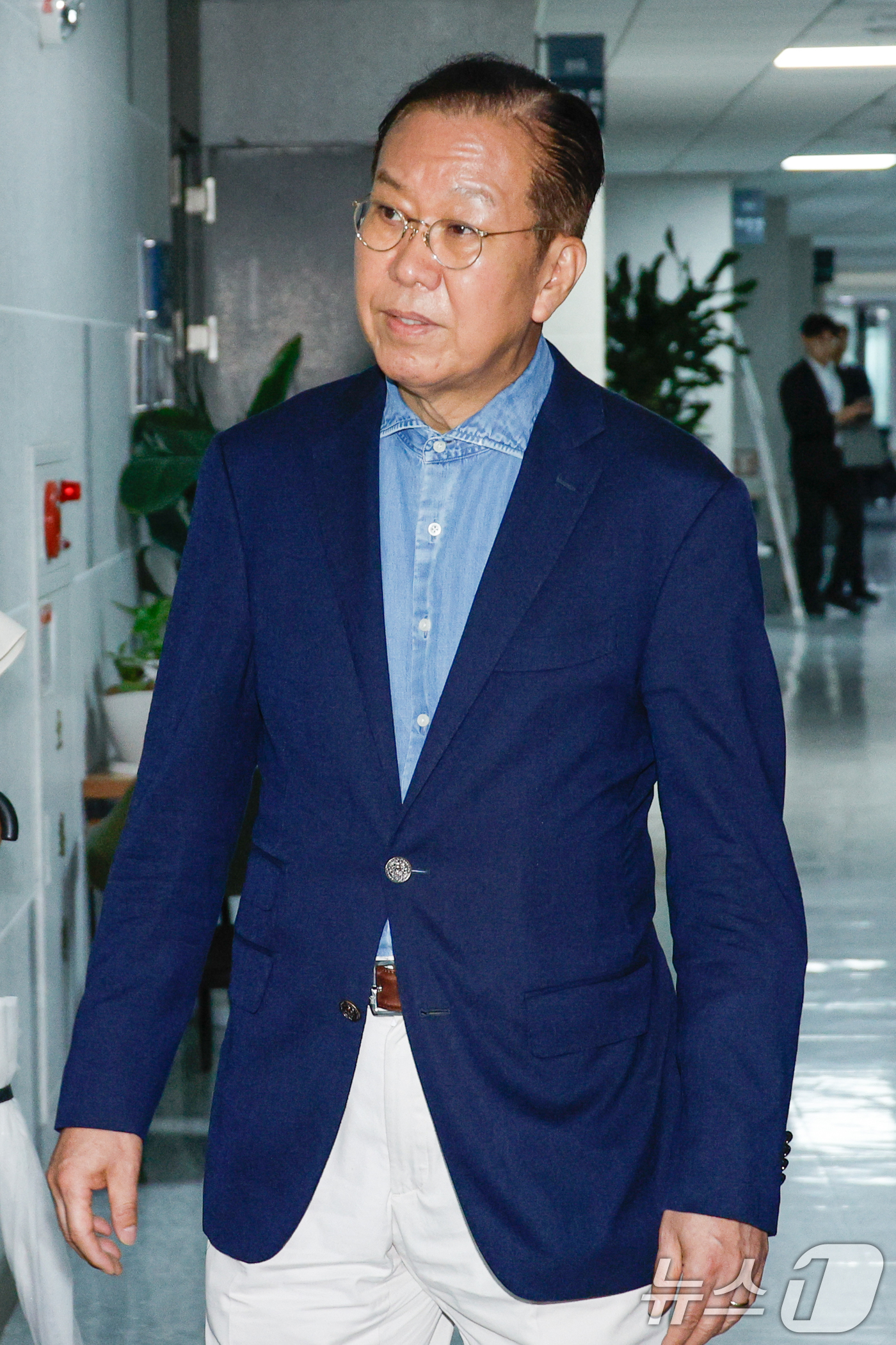 (서울=뉴스1) 안은나 기자 = 김건희 여사의 각종 의혹을 수사하는 민중기 특별검사팀이 '건진법사-통일교 의혹' 관련해 권성동 국민의힘 의원에 대한 강제수사에 착수한 18일 서울 …