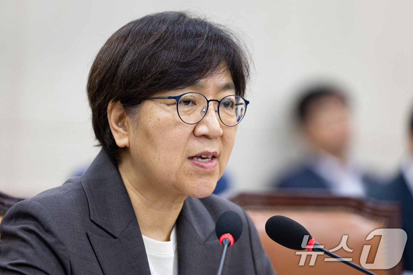 본문 이미지 - 정은경 보건복지부 장관 후보자가 18일 서울 여의도 국회 보건복지위원회에서 열린 인사청문회에서 의원 질의에 답하고 있다. 2025.7.18/뉴스1 ⓒ News1 유승관 기자