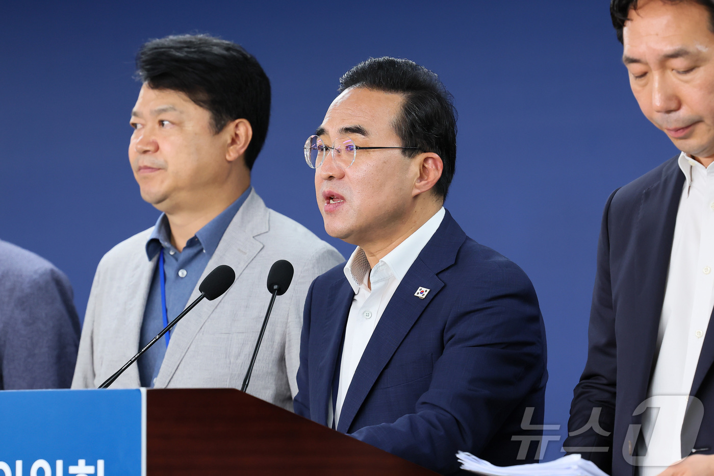 (서울=뉴스1) = 박홍근 국정기획위원회 기획분과장이 18일 서울 종로구 정부서울청사 창성동 별관에서 전세사기 피해자 간담회 사후 브리핑을 하고 있다. (국정기획위원회 제공. 재판 …