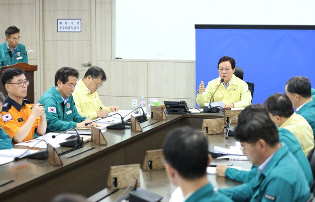 '최대 300㎜ 더'…박완수 경남지사 "산사태·범람에 과잉 대응 필요"