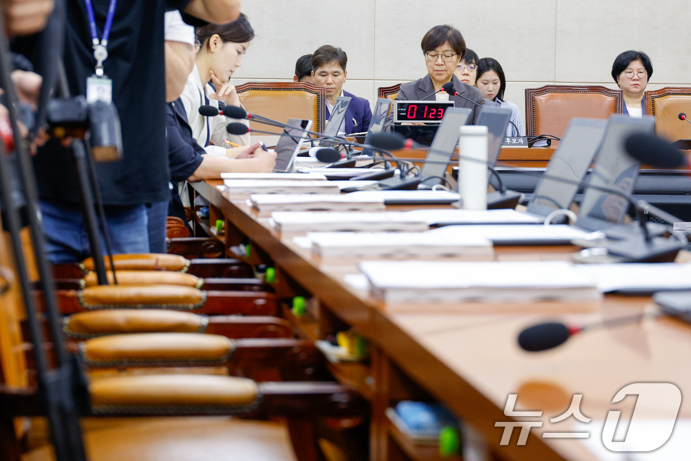 (서울=뉴스1) 안은나 기자 = 18일 오전 서울 여의도 국회 보건복지위원회에서 열린 정은경 보건복지부 장관 후보자 인사청문회에서 국민의힘 의원석이 비어 있다. 2025.7.18/ …