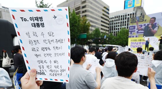 이재명 대통령에게 쓴 편지 든 공무원들