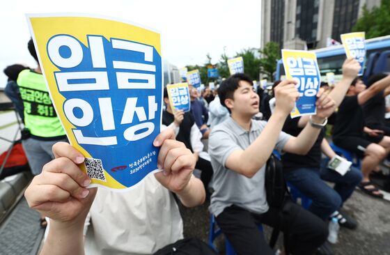청년 공무원 300명 "임금인상…사명감만으로 미래 지탱 안돼"