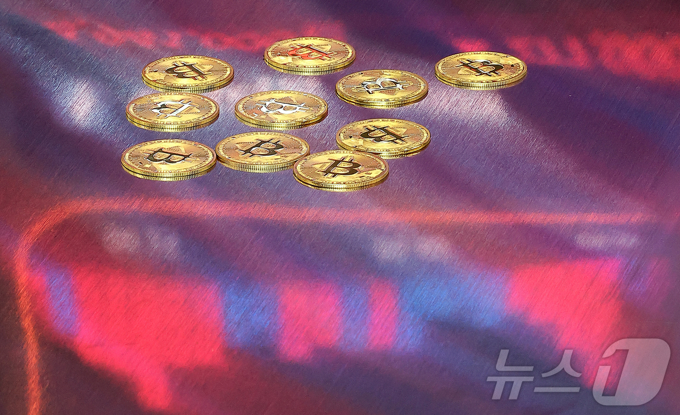 (서울=뉴스1) 김진환 기자 = 비트코인은 가상화폐 3개 법안이 미 하원을 통과하면서 한때 12만 달러를 재돌파했다.미 가상화폐 거래소 코인베이스에 따르면 미 동부 시간 이날 오후 …