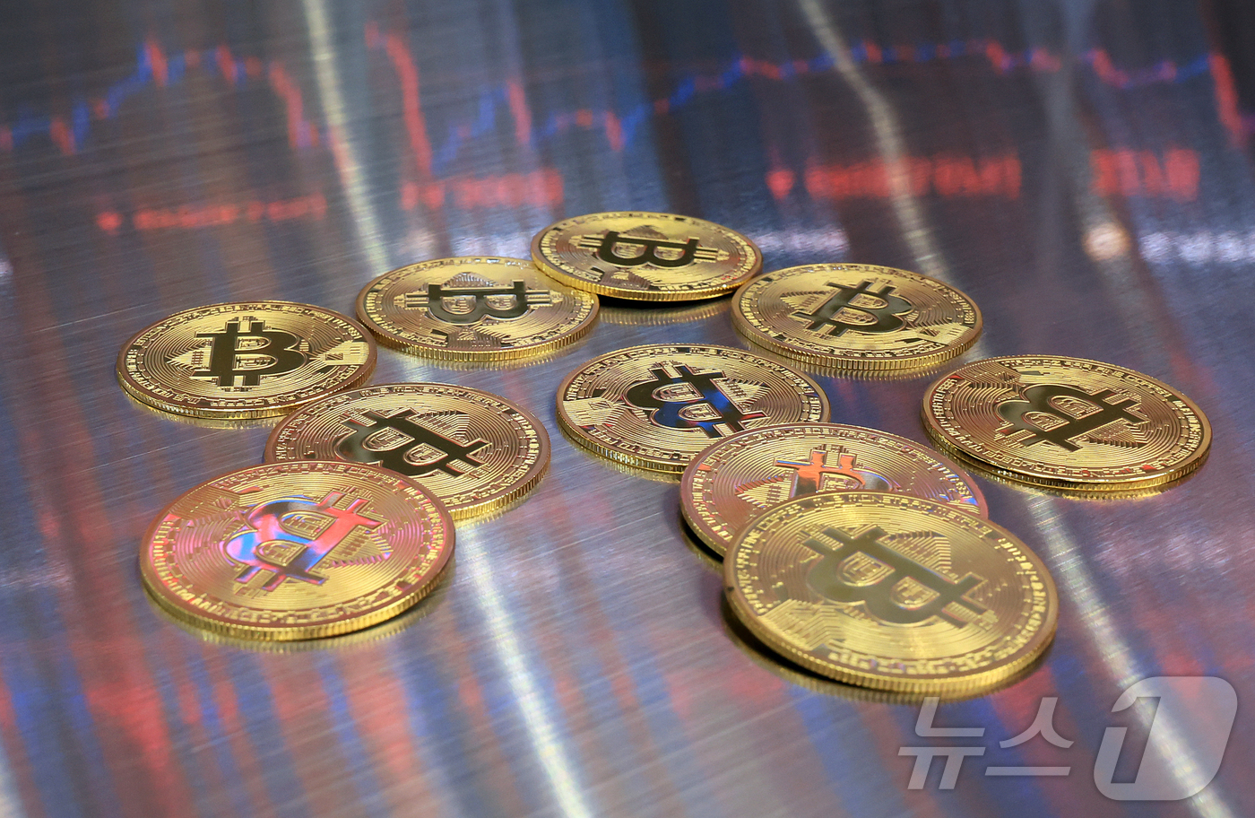 (서울=뉴스1) 김진환 기자 = 비트코인은 가상화폐 3개 법안이 미 하원을 통과하면서 한때 12만 달러를 재돌파했다.미 가상화폐 거래소 코인베이스에 따르면 미 동부 시간 이날 오후 …