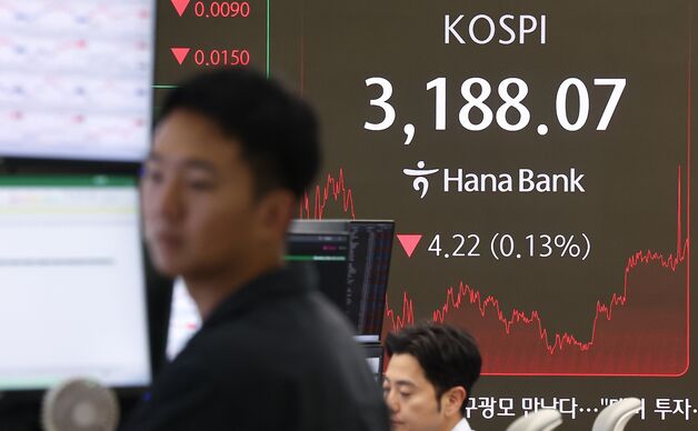 코스피 개인 '팔자'에 약보합 마감…3190선 이탈[시황종합]
