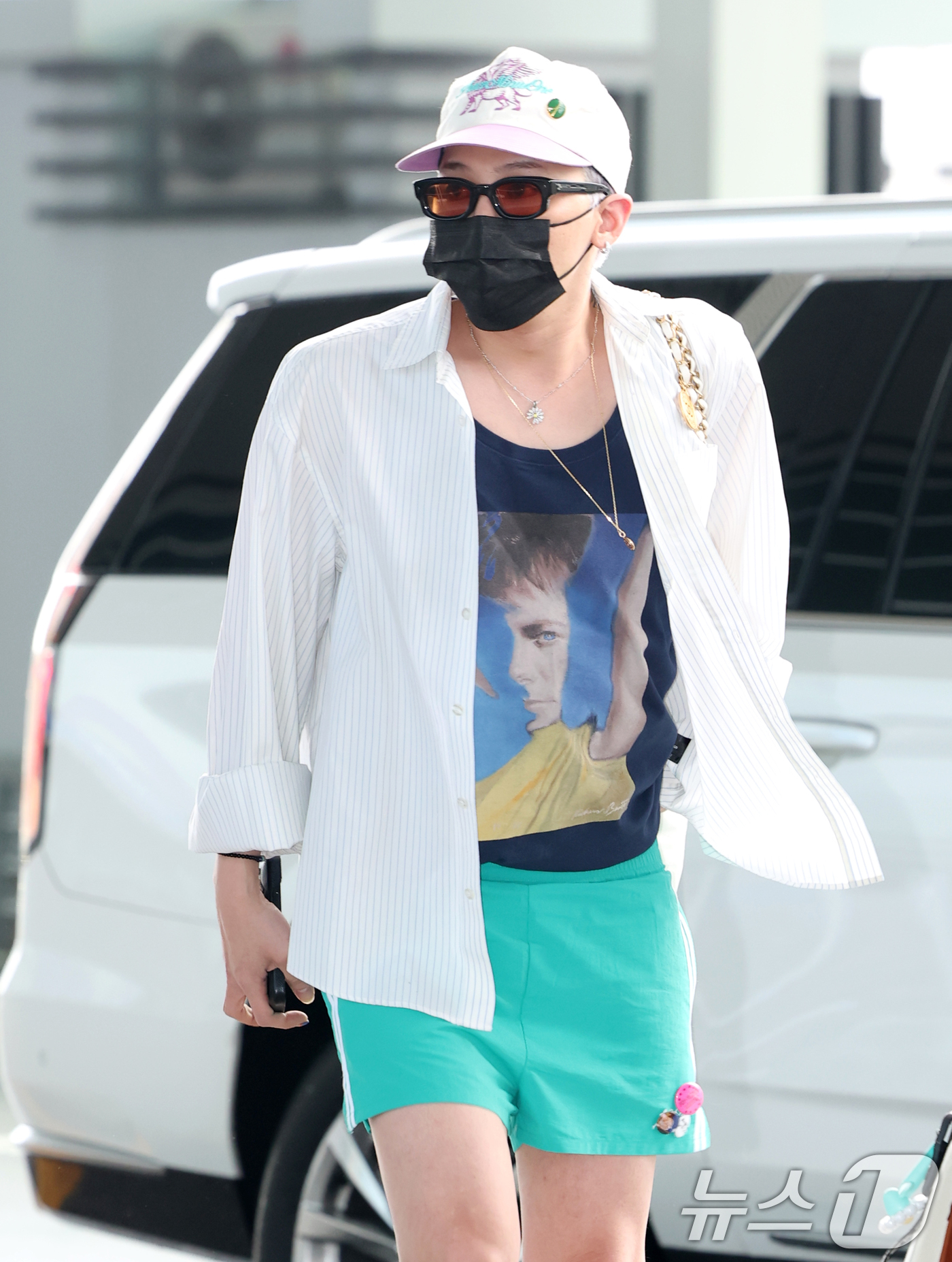 (인천공항=뉴스1) 권현진 기자 = 빅뱅 지드래곤이 해외 일정을 위해 18일 인천국제공항을 통해 말레이시아로 출국하고 있다. 2025.7.18/뉴스1