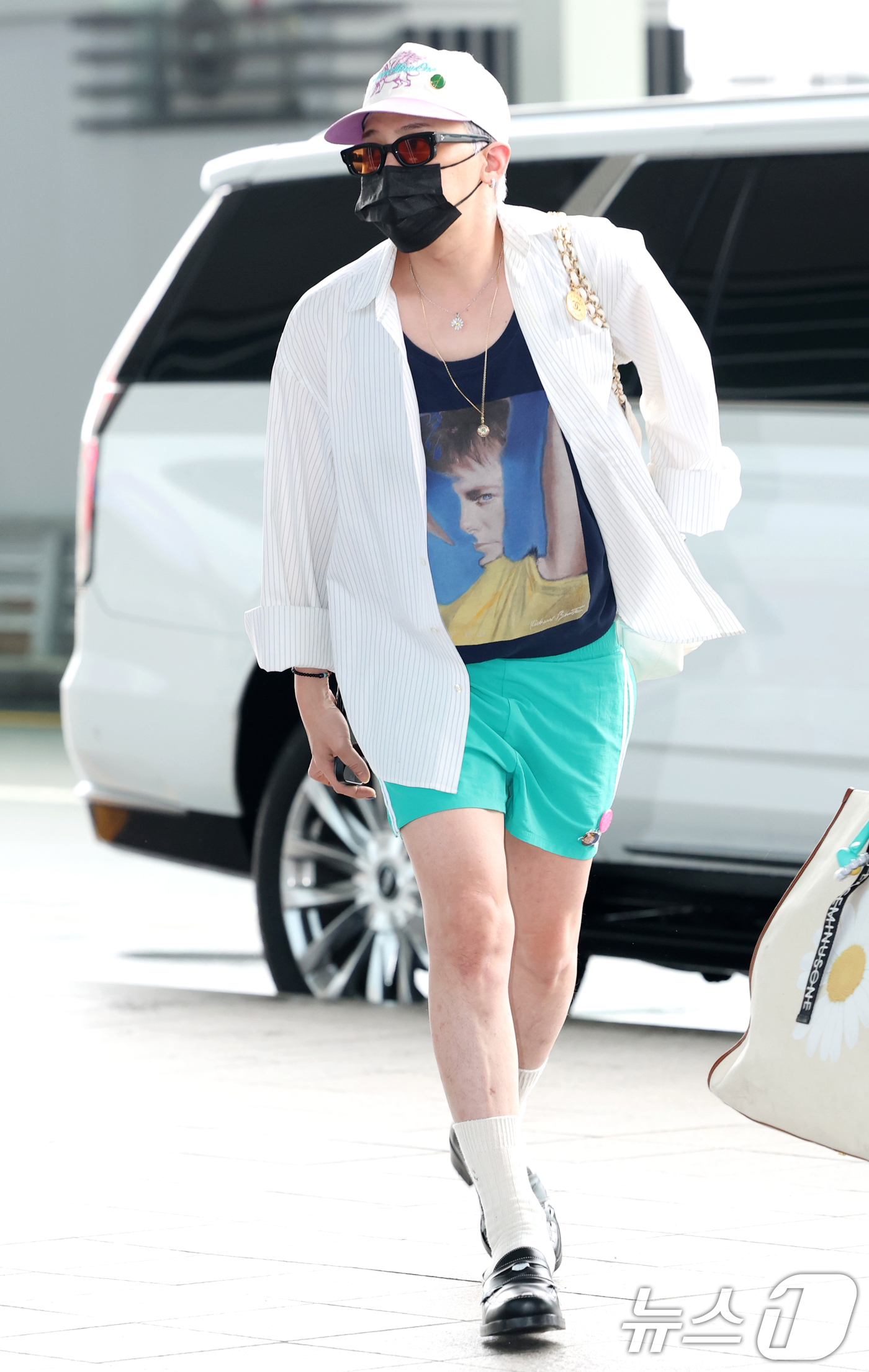 (인천공항=뉴스1) 권현진 기자 = 빅뱅 지드래곤이 해외 일정을 위해 18일 인천국제공항을 통해 말레이시아로 출국하고 있다. 2025.7.18/뉴스1