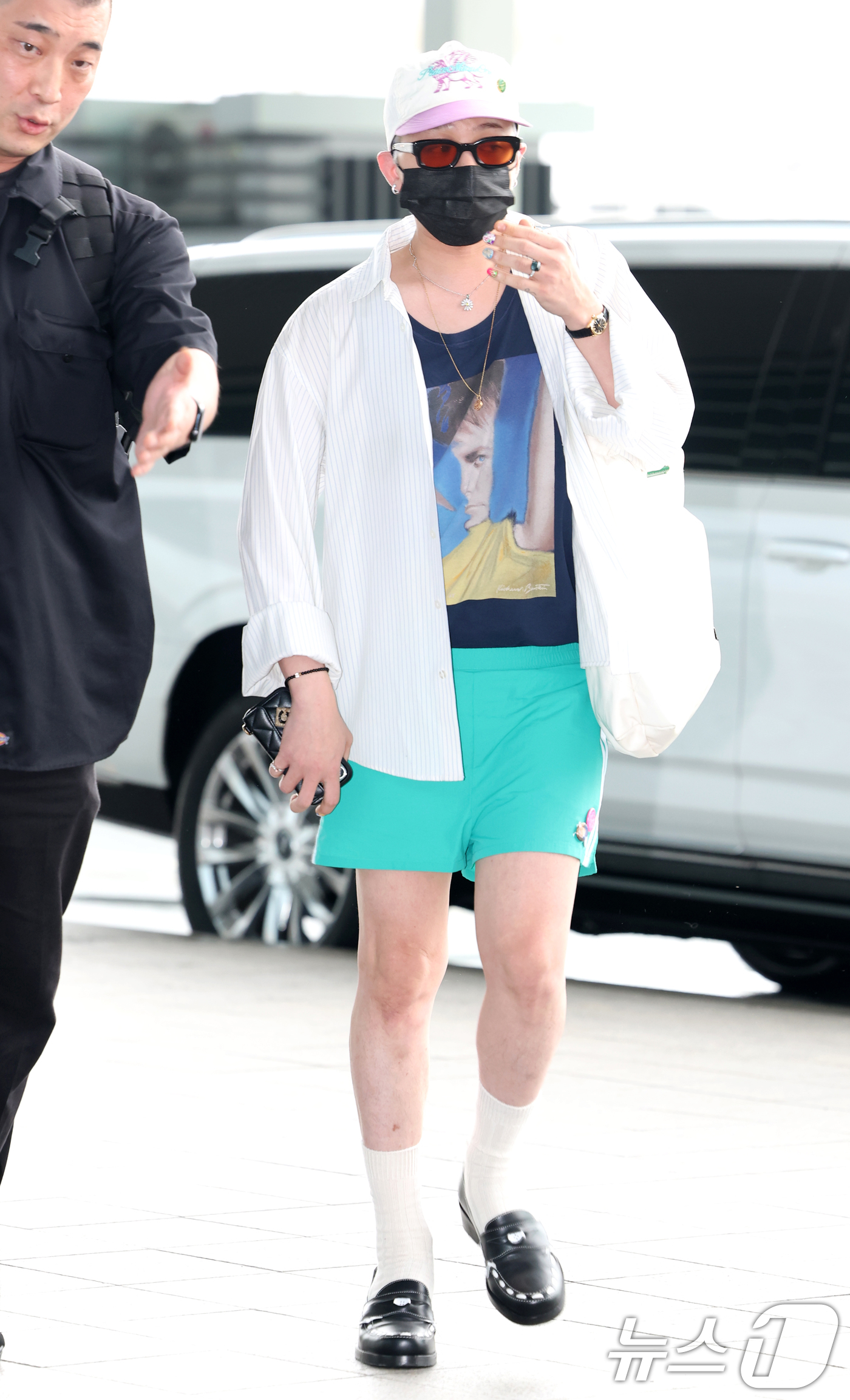 (인천공항=뉴스1) 권현진 기자 = 빅뱅 지드래곤이 해외 일정을 위해 18일 인천국제공항을 통해 말레이시아로 출국하고 있다. 2025.7.18/뉴스1