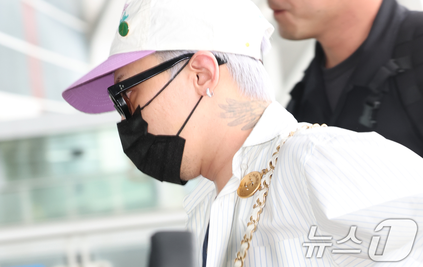 (인천공항=뉴스1) 권현진 기자 = 빅뱅 지드래곤이 해외 일정을 위해 18일 인천국제공항을 통해 말레이시아로 출국하고 있다. 2025.7.18/뉴스1