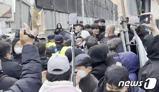 원주 극장철거 방해 24명 실형 등 구형에 민주당 시의원들 선처 요청