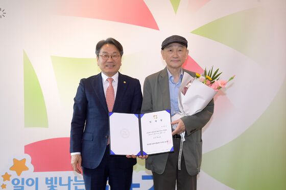 강기정 시장, 윤범모 광주비엔날레재단 대표이사 임명