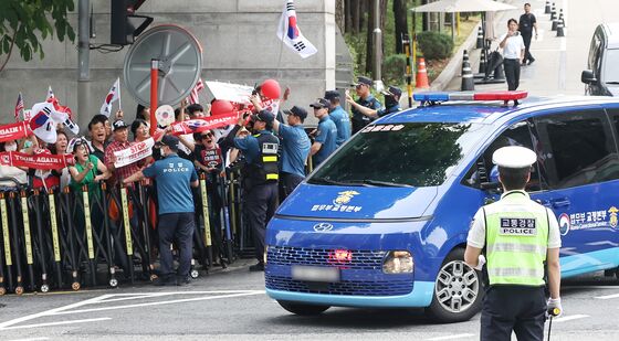 '尹, 구속적부심 마치고 구치소로'