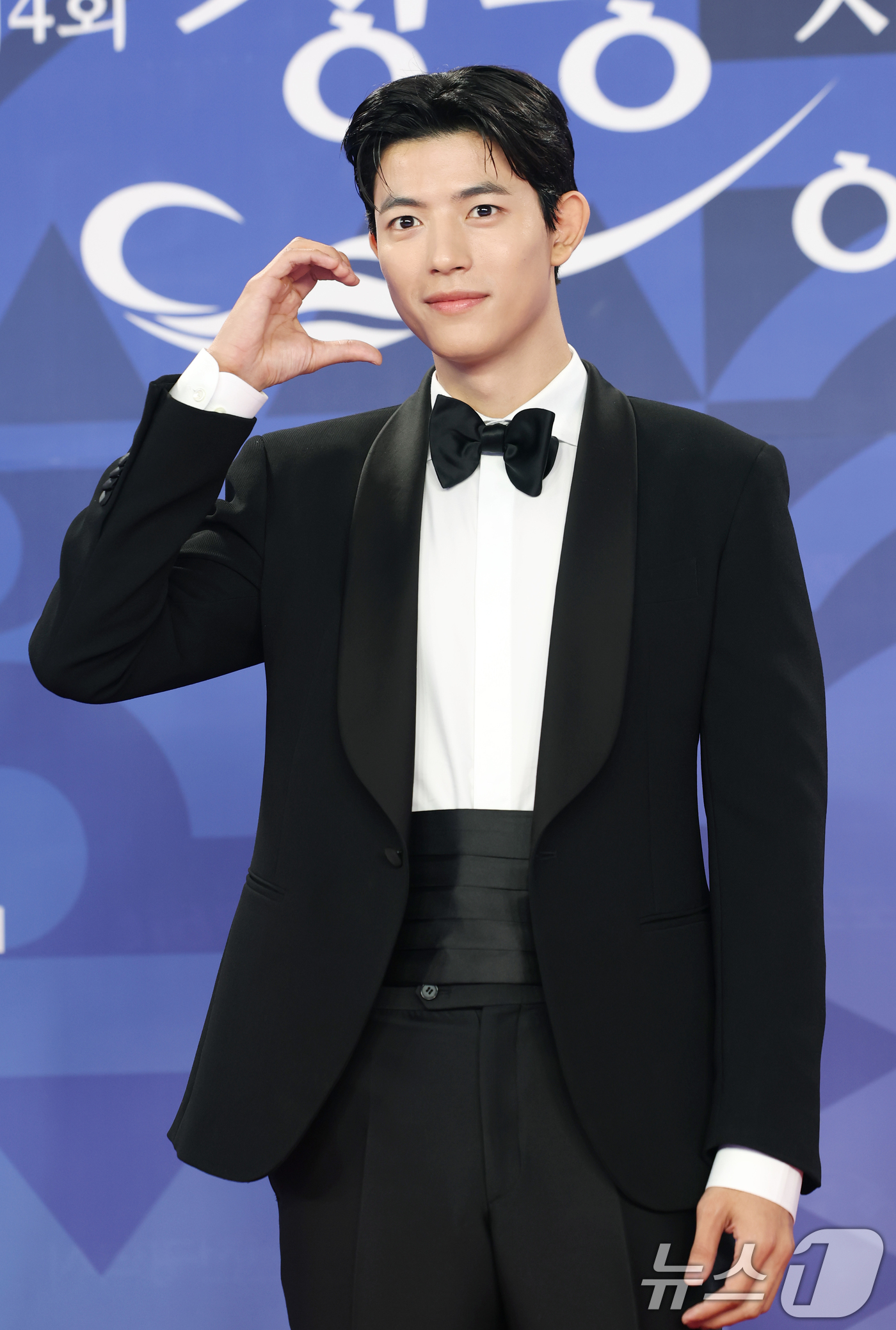 (인천=뉴스1) 권현진 기자 = 배우 로몬이 18일 인천 중구 파라다이스시티에서 열린 ‘제4회 청룡시리즈어워즈’ 레드카펫 행사에 참석해 포즈를 취하고 있다. 2025.7.18/뉴스 …