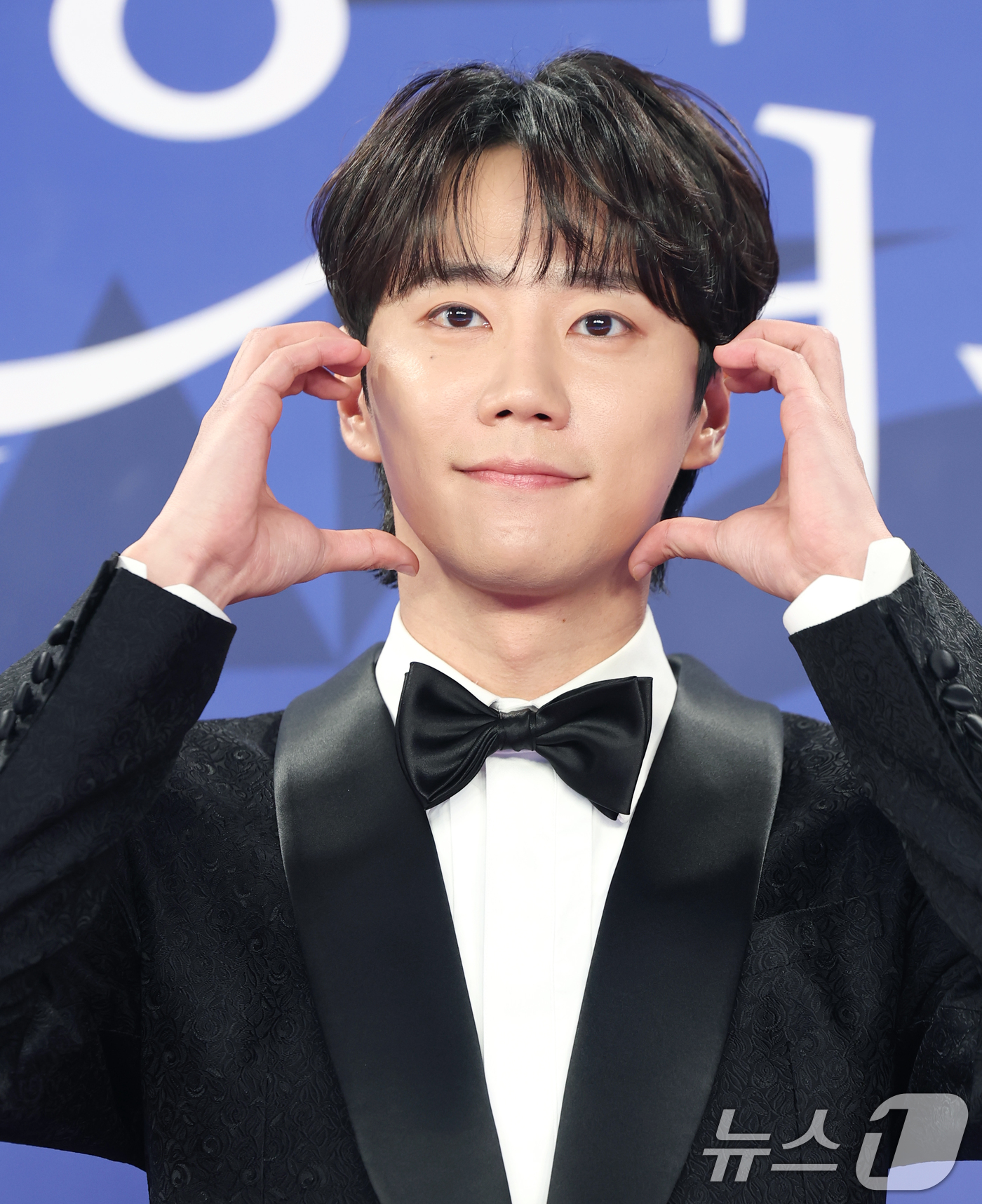 (인천=뉴스1) 권현진 기자 = 배우 이준영이 18일 인천 중구 파라다이스시티에서 열린 ‘제4회 청룡시리즈어워즈’ 레드카펫 행사에 참석해 포즈를 취하고 있다. 2025.7.18/뉴 …