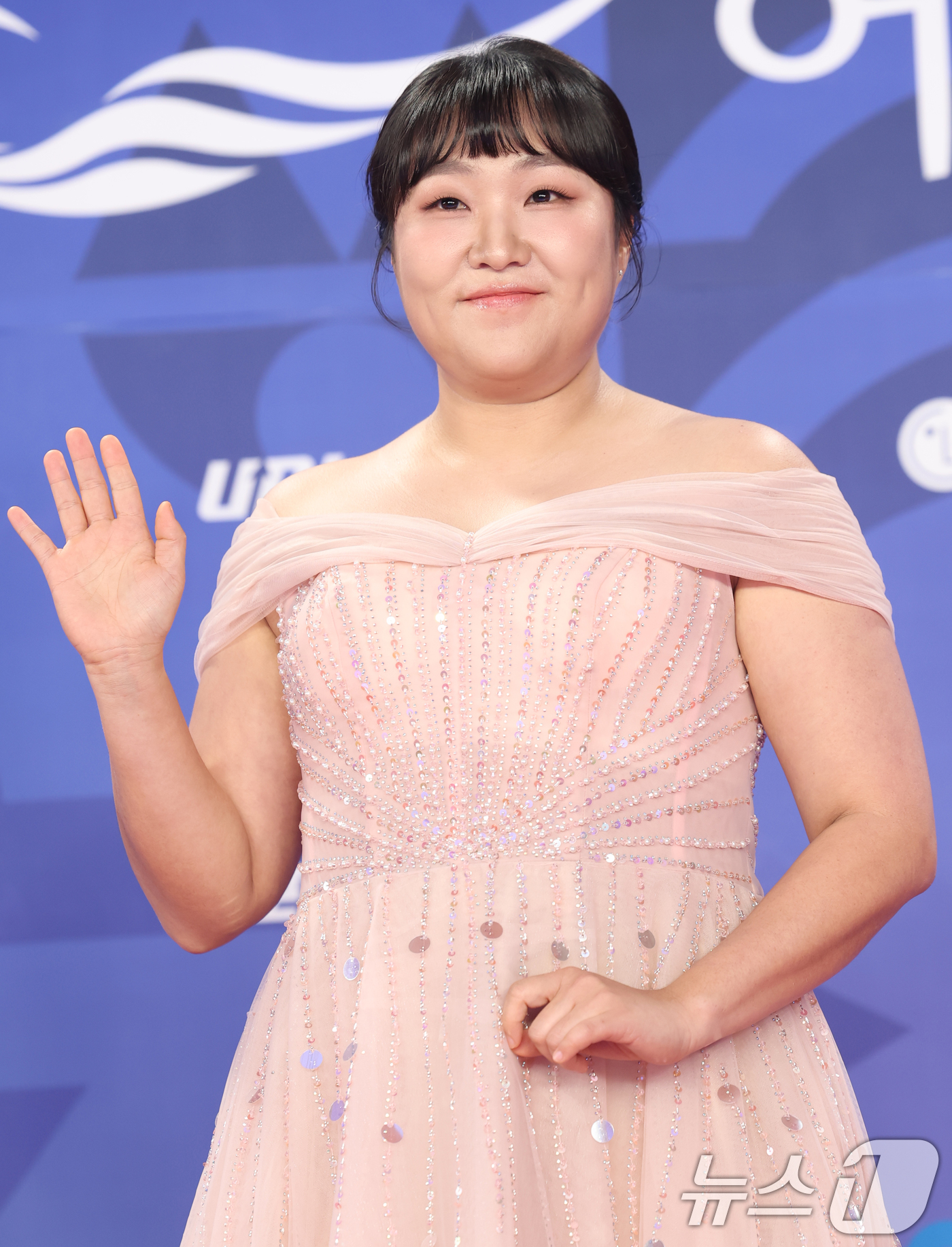 (인천=뉴스1) 권현진 기자 = 방송인 이수지가 18일 인천 중구 파라다이스시티에서 열린 ‘제4회 청룡시리즈어워즈’ 레드카펫 행사에 참석해 포즈를 취하고 있다. 2025.7.18/ …