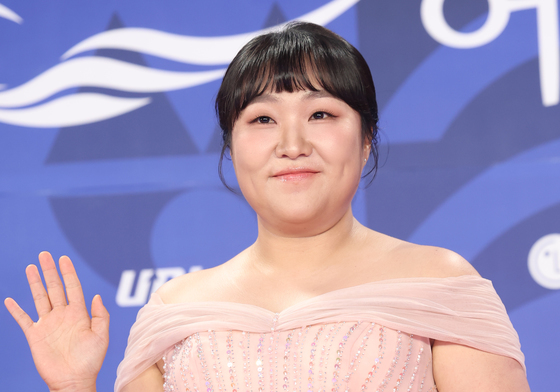 '정치색 논란 사과' 이수지, 악플러에 강경 법적 대응 시사…"선처 없다"