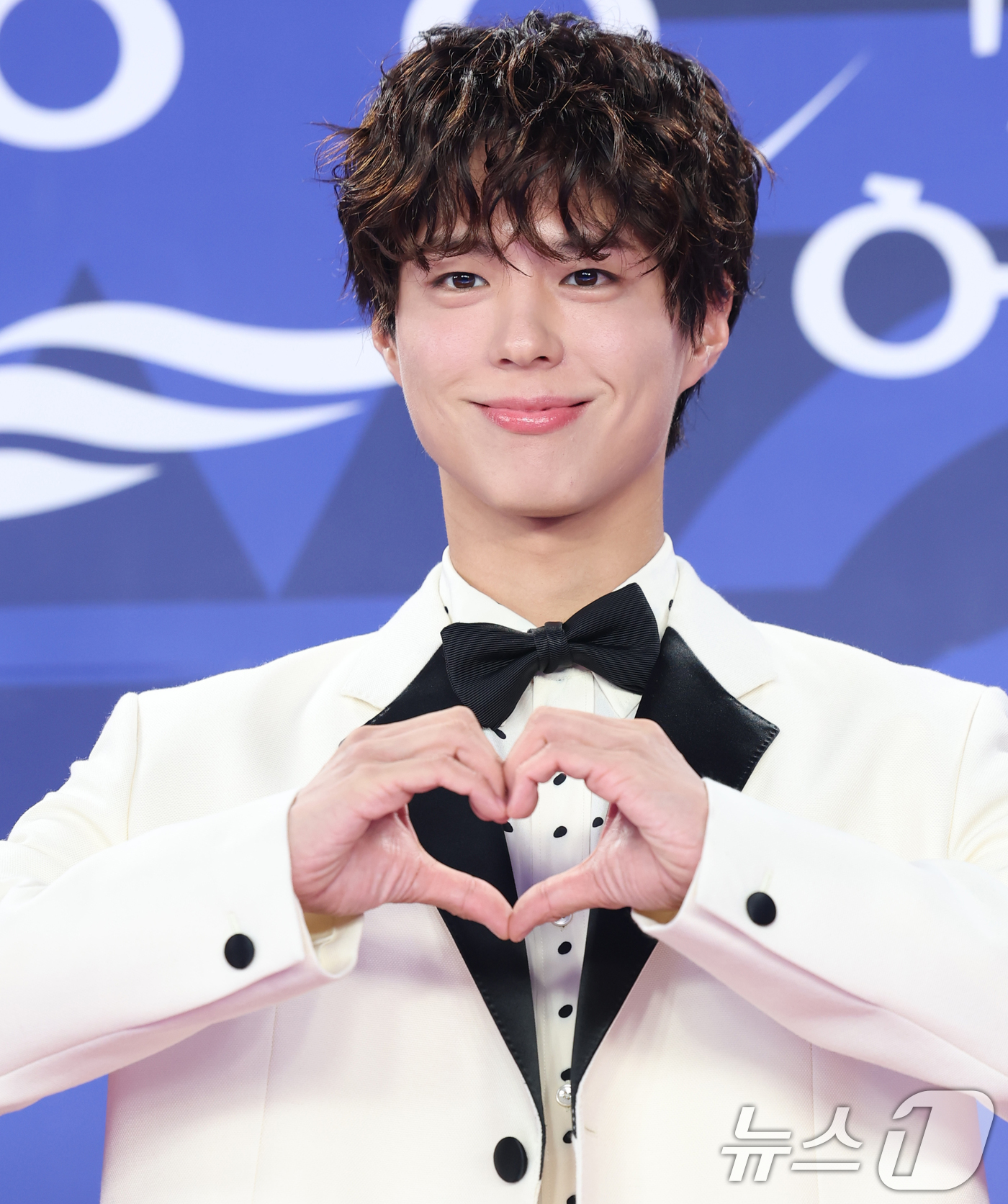 (인천=뉴스1) 권현진 기자 = 배우 박보검이 18일 인천 중구 파라다이스시티에서 열린 ‘제4회 청룡시리즈어워즈’ 레드카펫 행사에 참석해 포즈를 취하고 있다. 2025.7.18/뉴 …