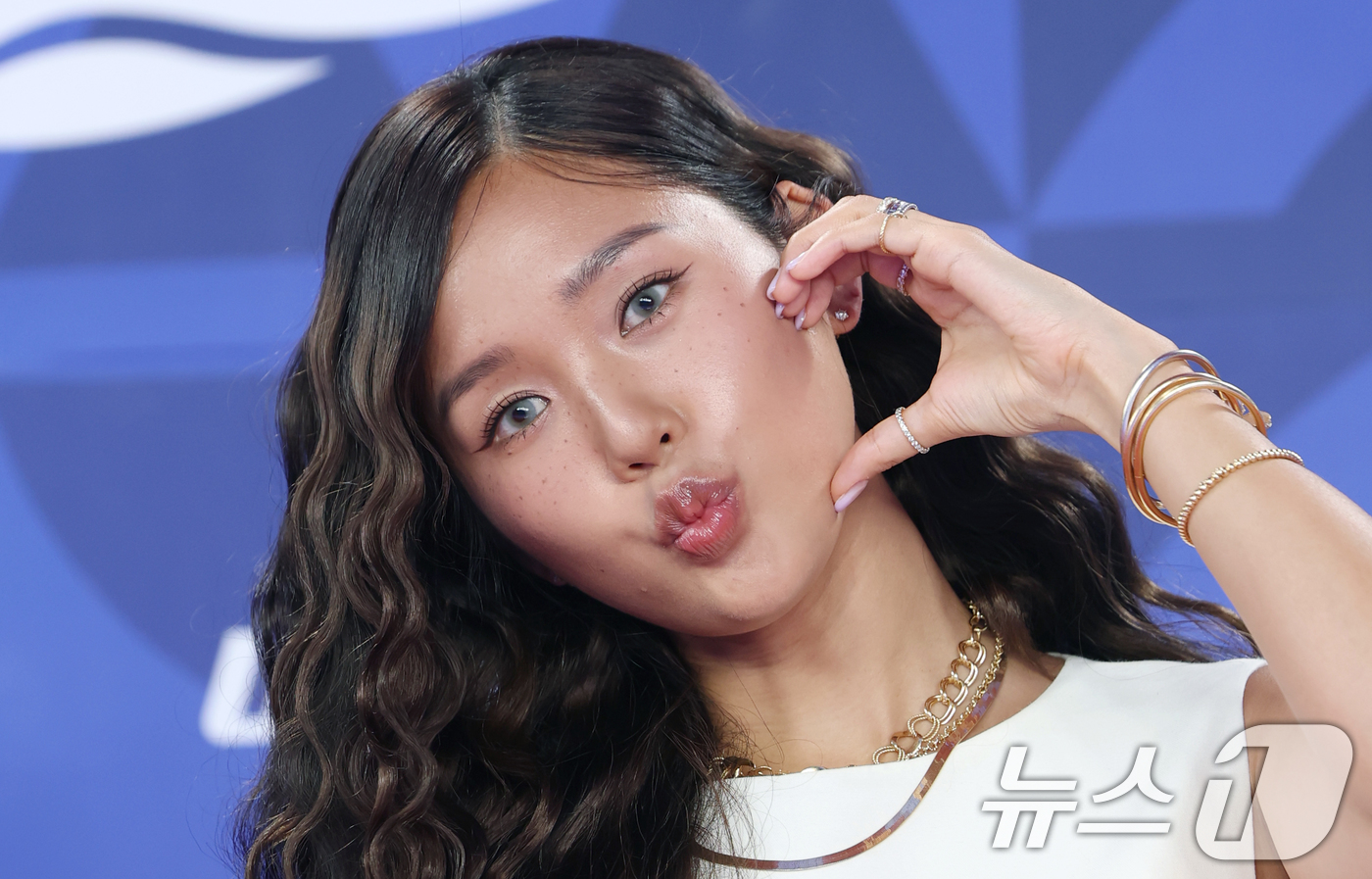 (인천=뉴스1) 권현진 기자 = 오마이걸 미미가 18일 인천 중구 파라다이스시티에서 열린 ‘제4회 청룡시리즈어워즈’에 참석해 레드카펫을 밟고 있다. 2025.7.18/뉴스1