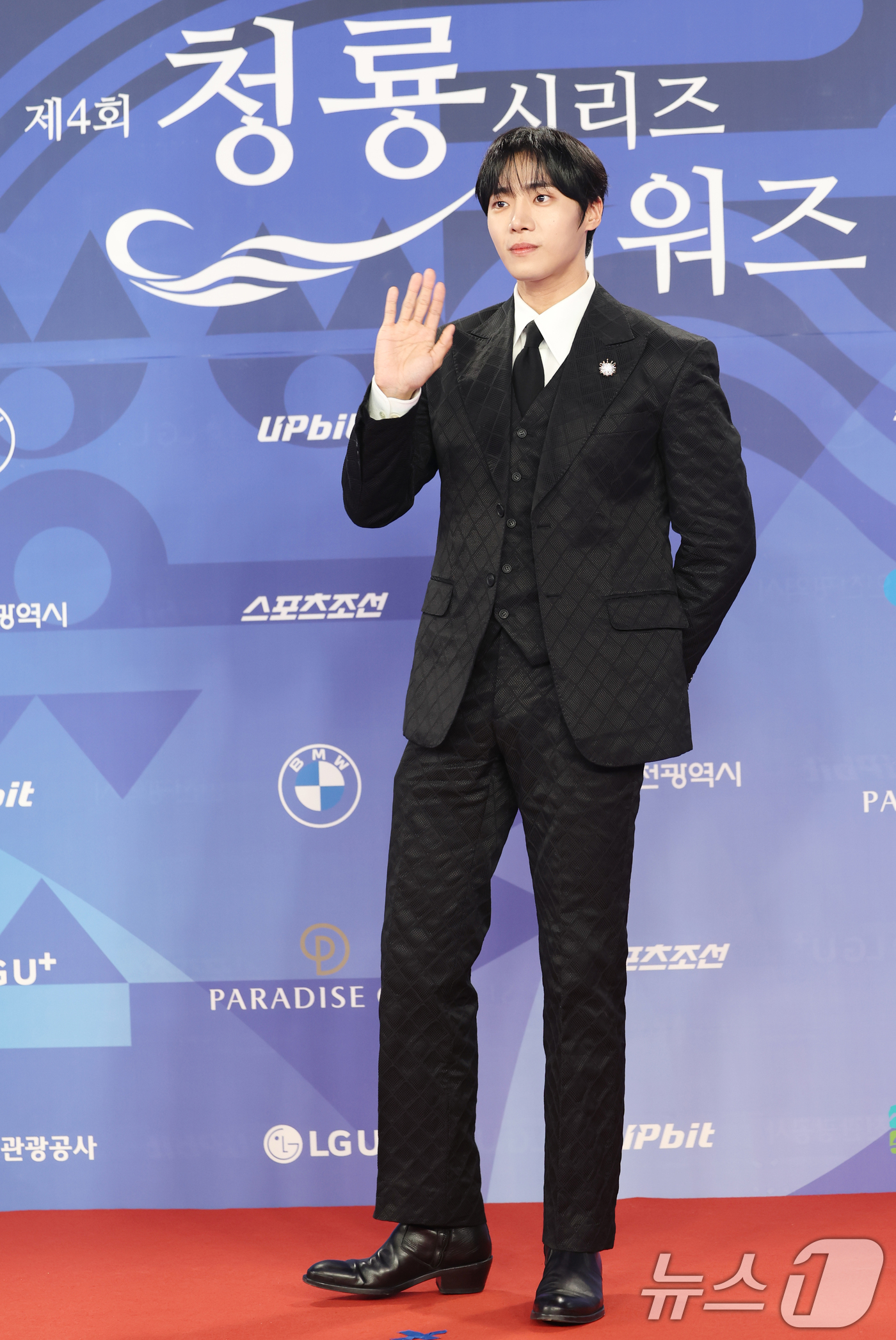 (인천=뉴스1) 권현진 기자 = 배우 추영우가 18일 인천 중구 파라다이스시티에서 열린 ‘제4회 청룡시리즈어워즈’ 레드카펫 행사에 참석해 포즈를 취하고 있다. 2025.7.18/뉴 …