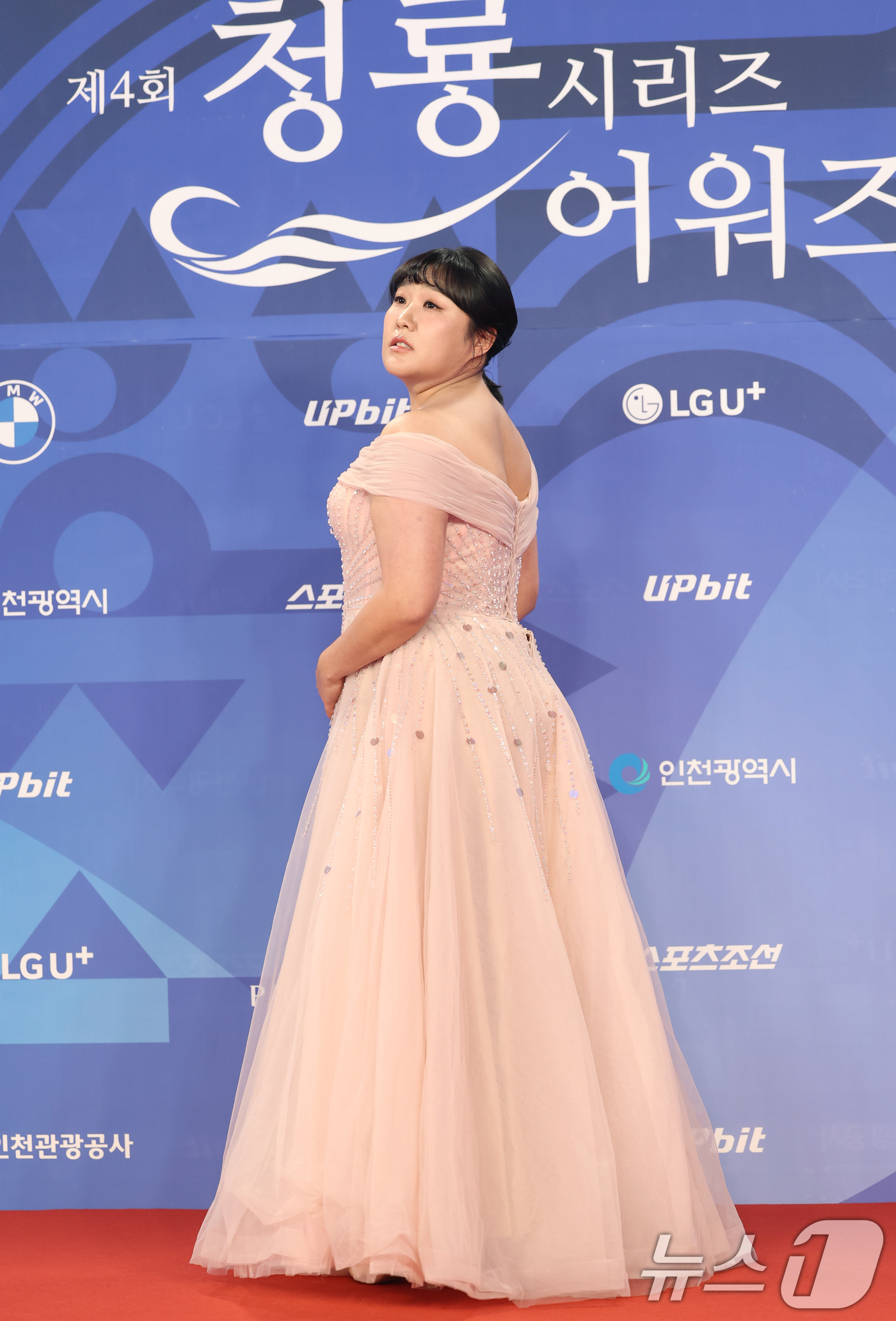 (인천=뉴스1) 권현진 기자 = 방송인 이수지가 18일 인천 중구 파라다이스시티에서 열린 ‘제4회 청룡시리즈어워즈’에 참석해 포즈를 취하고 있다. 2025.7.19/뉴스1