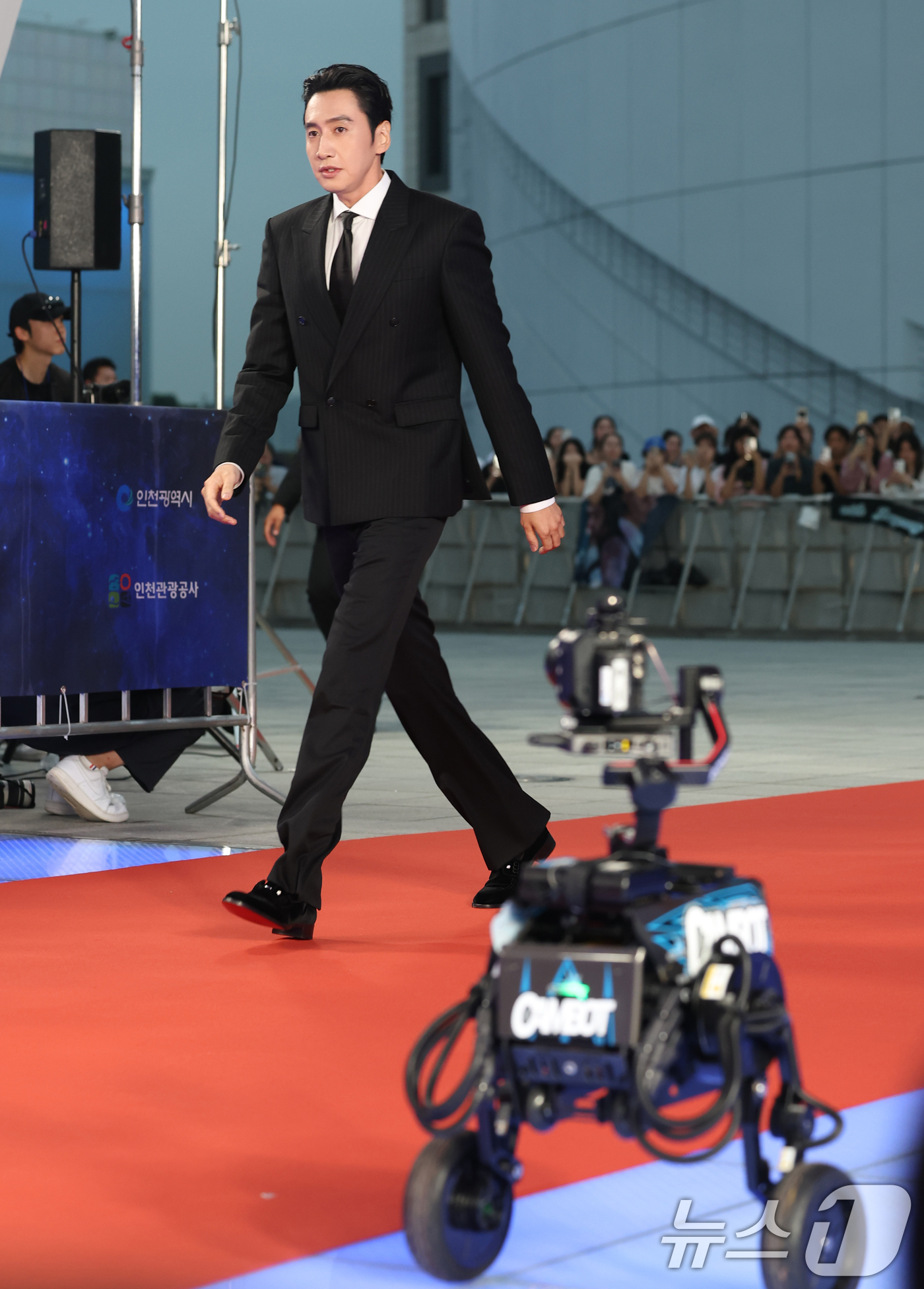 (인천=뉴스1) 권현진 기자 = 방송인 이광수가 18일 인천 중구 파라다이스시티에서 열린 ‘제4회 청룡시리즈어워즈’에 참석해 레드카펫을 밟고 있다. 2025.7.19/뉴스1