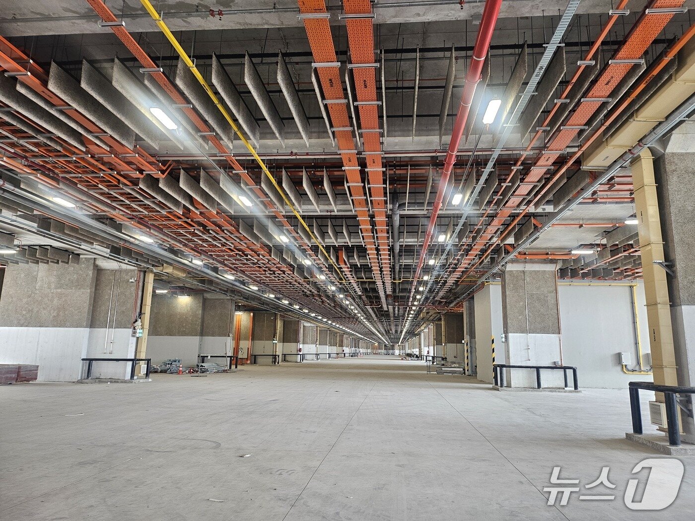 본문 이미지 -  싱가포르 T301 버스 차량기지 내부뉴스1 ⓒ News1 오현주 기자  