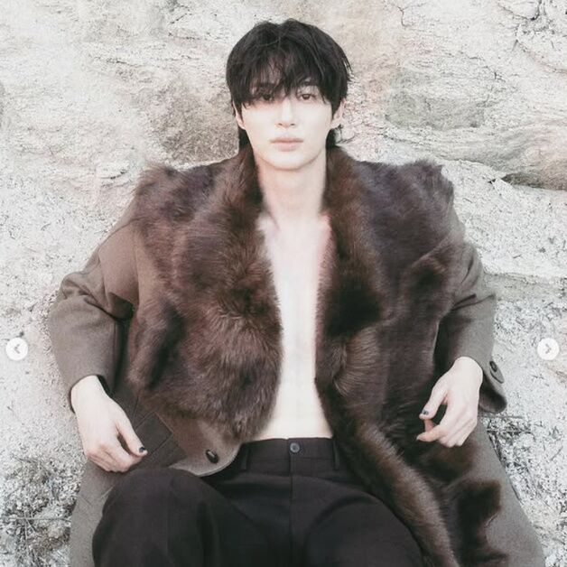 변우석, 울프 컷 변신…"'21세기 대군부인' 촬영 중, 좋은 에너지 많아"