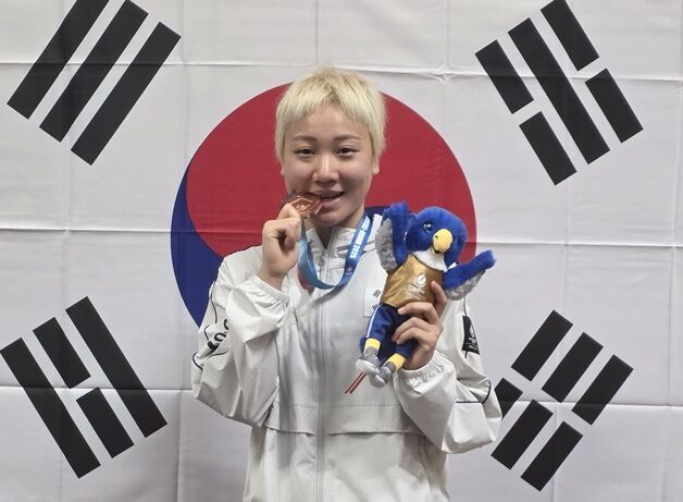수영 이은지, 여자 배영 200m 한국 기록 경신…U대회 동메달