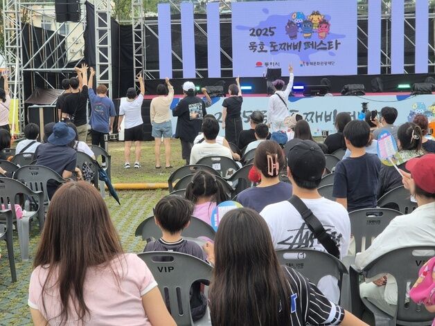 비 그치자 동해에 나들이객…도째비마을·어판장 등 '북적'