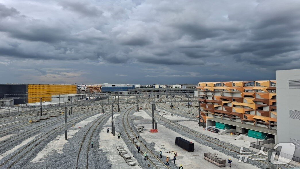 본문 이미지 -  8월말 준공을 앞둔 싱가포르 차량기지 T301 전경 &#40;GS건설 제공&#41;