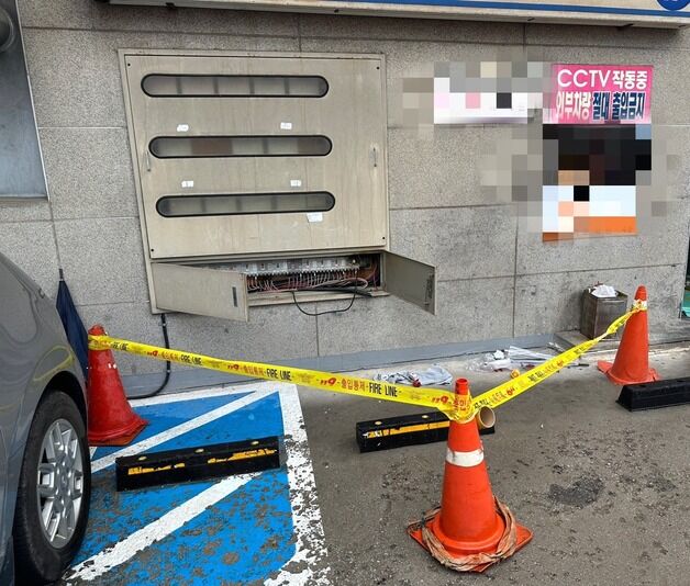 전북 군산 건물 주차차단기서 전기 스파크…2명 화상