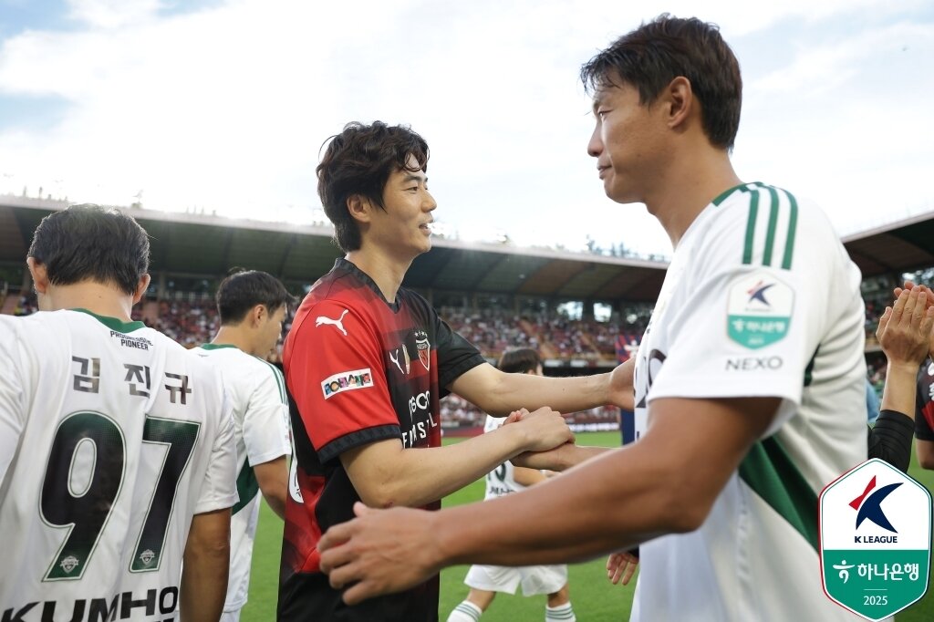 본문 이미지 - 포항 스틸러스 기성용이 데뷔전을 치렀다. (한국프로축구연맹 제공)