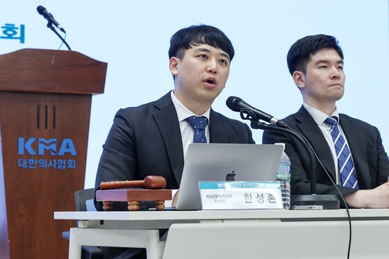 중증질환연합 "전공의들, 복귀 미루고 조건 늘려… 납득 안돼"