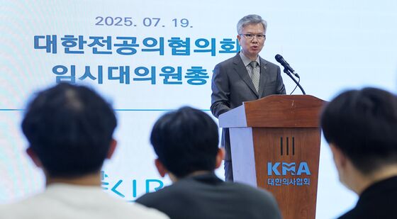 발언하는 김택우 의협회장