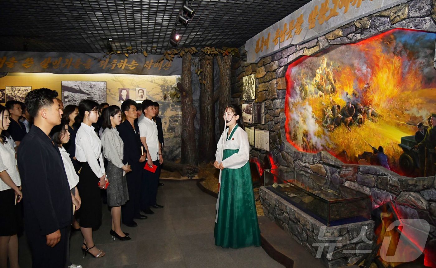 (평양 노동신문=뉴스1) = 북한 노동당 기관지 노동신문은 2일 "수산리계급교양관이 철천지 원수이자 미제에 대한 복수심으로 피를 끓이고 있다"고 보도했다. [국내에서만 사용가능. …