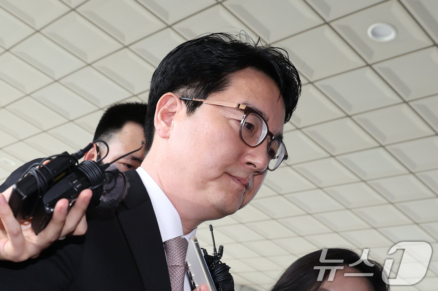 본문 이미지 - 사의를 표명한 심우정 검찰총장이 2일 서울 서초구 대검찰청으로 출근하고 있다. 2025.7.2/뉴스1 ⓒ News1 이동해 기자