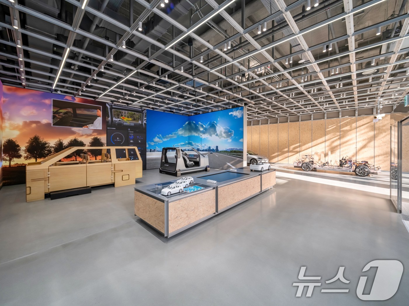 (서울=뉴스1) = 현대차·기아는 오는 3일 서울 강남구 현대자동차 강남대로 사옥에 'UX 스튜디오 서울'을 개관하고 사용자들과 함께 미래 모빌리티 경험을 설계하는 참여형 연구 거 …