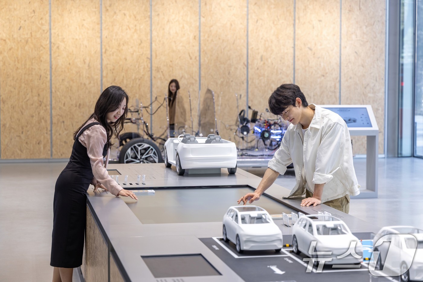 (서울=뉴스1) = 현대차·기아는 오는 3일 서울 강남구 현대자동차 강남대로 사옥에 'UX 스튜디오 서울'을 개관하고 사용자들과 함께 미래 모빌리티 경험을 설계하는 참여형 연구 거 …