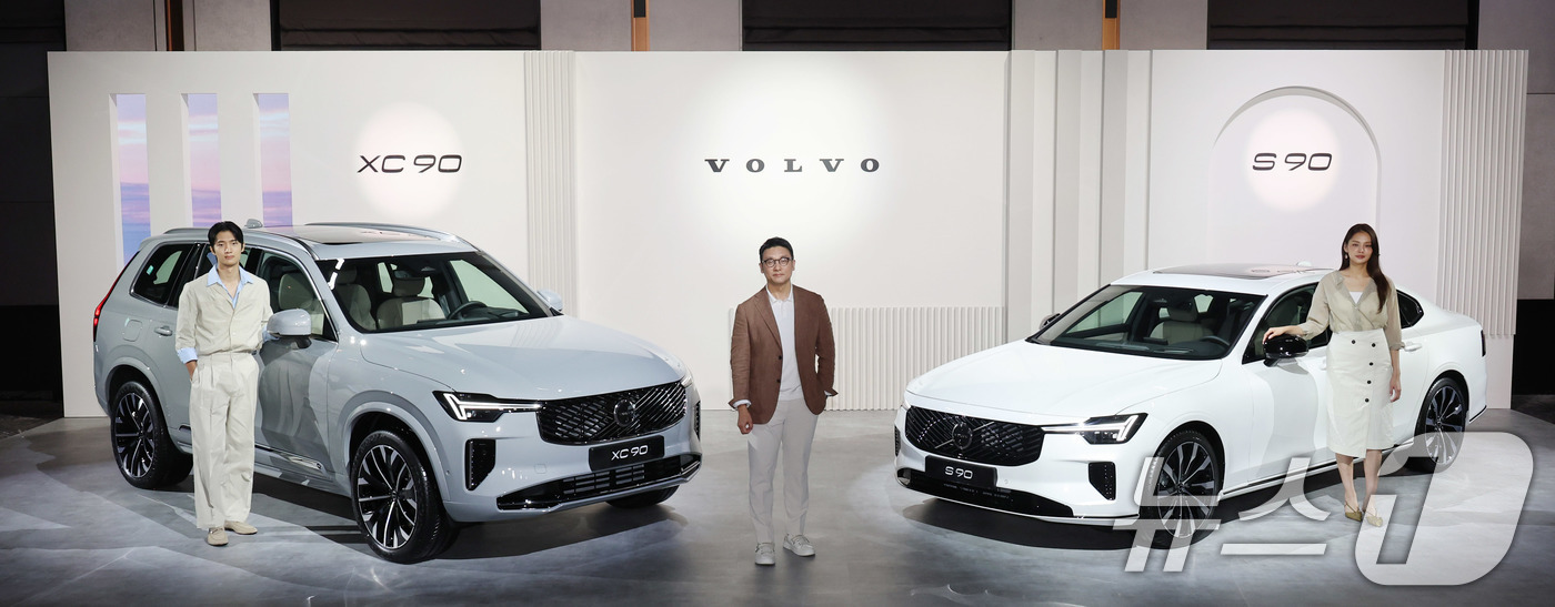 (서울=뉴스1) 박지혜 기자 = 이윤모 볼보자동차코리아 대표이사가 2일 서울 광진구 워커힐호텔에서 현대적인 스칸디나비아 스타일과 최첨단 기술이 적용된 스웨디시 럭셔리 플래그십 신형 …