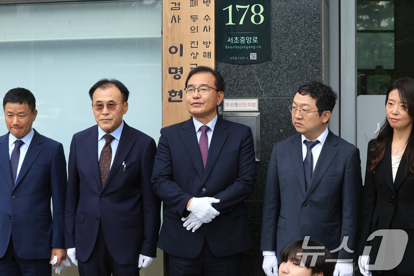 본문 이미지 - 채수근 해병 순직 사건을 수사하는 순직해병 특별검사팀 이명현 특별검사가이 지난 2일 오전 서울 서초구 서초중앙로 특검사무실 앞에서 가진 현판식에서 발언을 하고 있다. 2025.7.2/뉴스1 ⓒ News1 박정호 기자