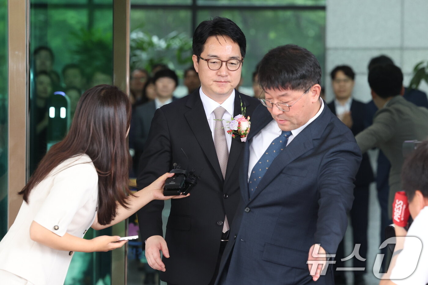 본문 이미지 - 심우정 검찰총장이 2일 퇴임식을 마치고 서초구 대검찰청을 나서고 있다. 2025.7.2/뉴스1 ⓒ News1 이동해 기자