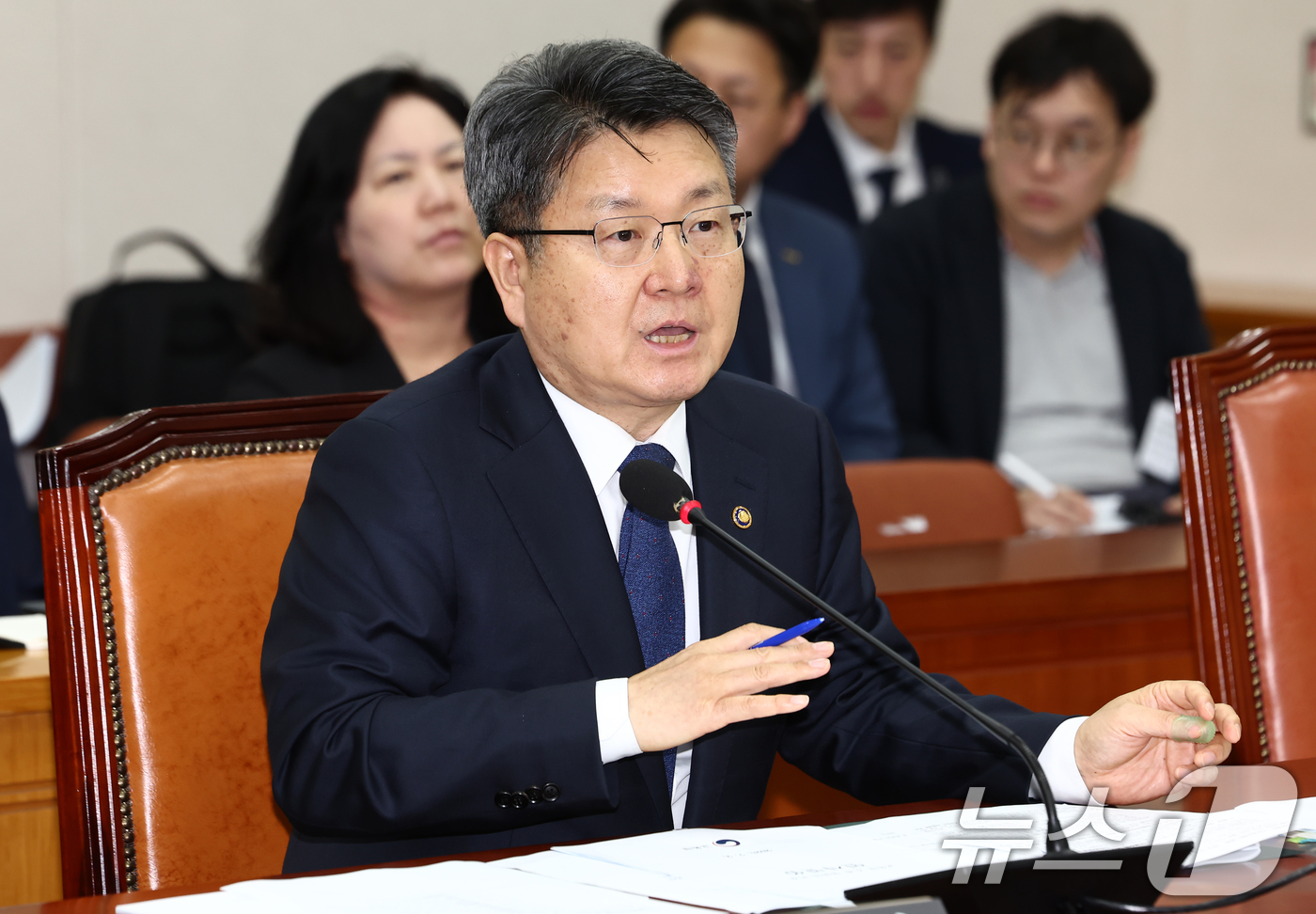 (서울=뉴스1) 김민지 기자 = 오석환 교육부 차관이 2일 오전 서울 여의도 국회에서 열린 교육위원회 전체회의에서 의원 질의에 답변하고 있다. 2025.7.2/뉴스1