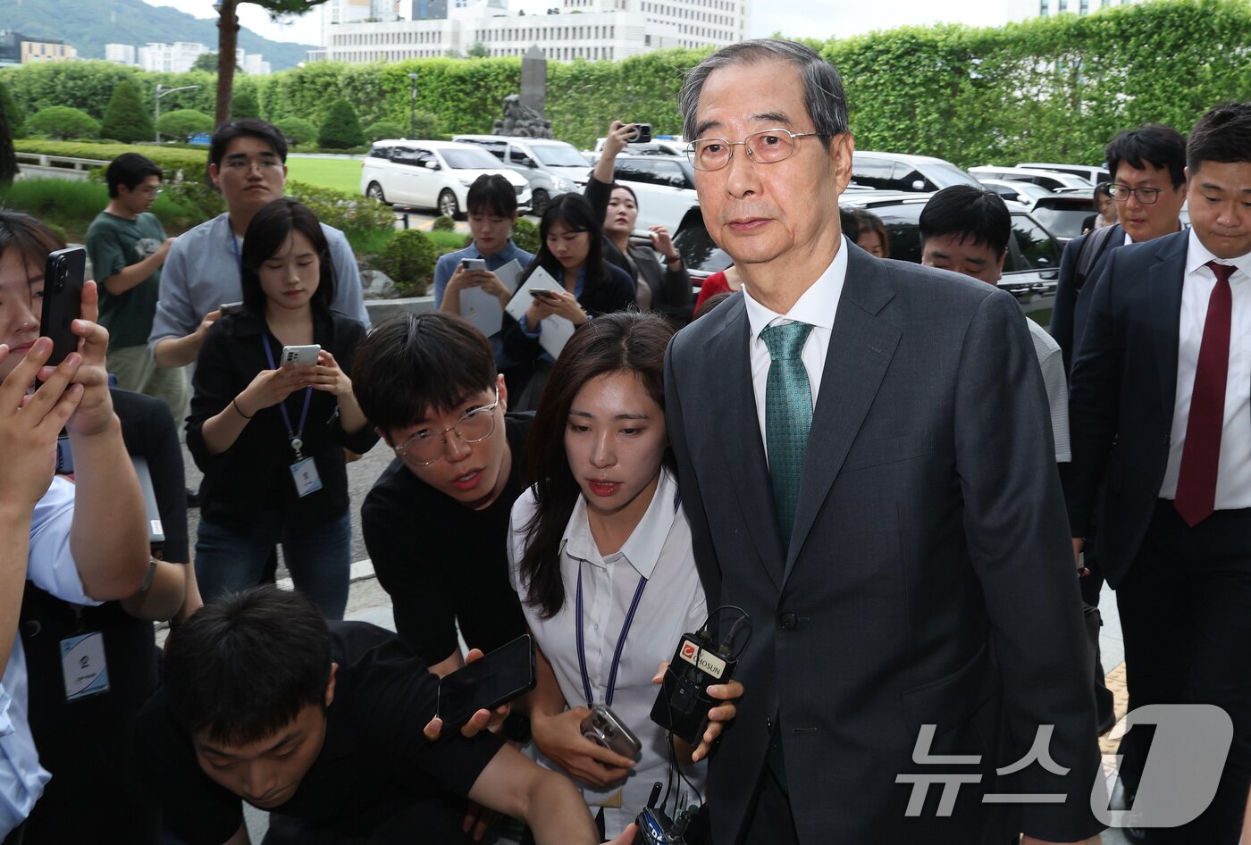 본문 이미지 - 한덕수 전 국무총리가 2일 서초구 서울고등검찰청에 마련된 내란 특검 사무실에 조사를 받기 위해 출석하고 있다. 2025.7.2/뉴스1 ⓒ News1 이동해 기자