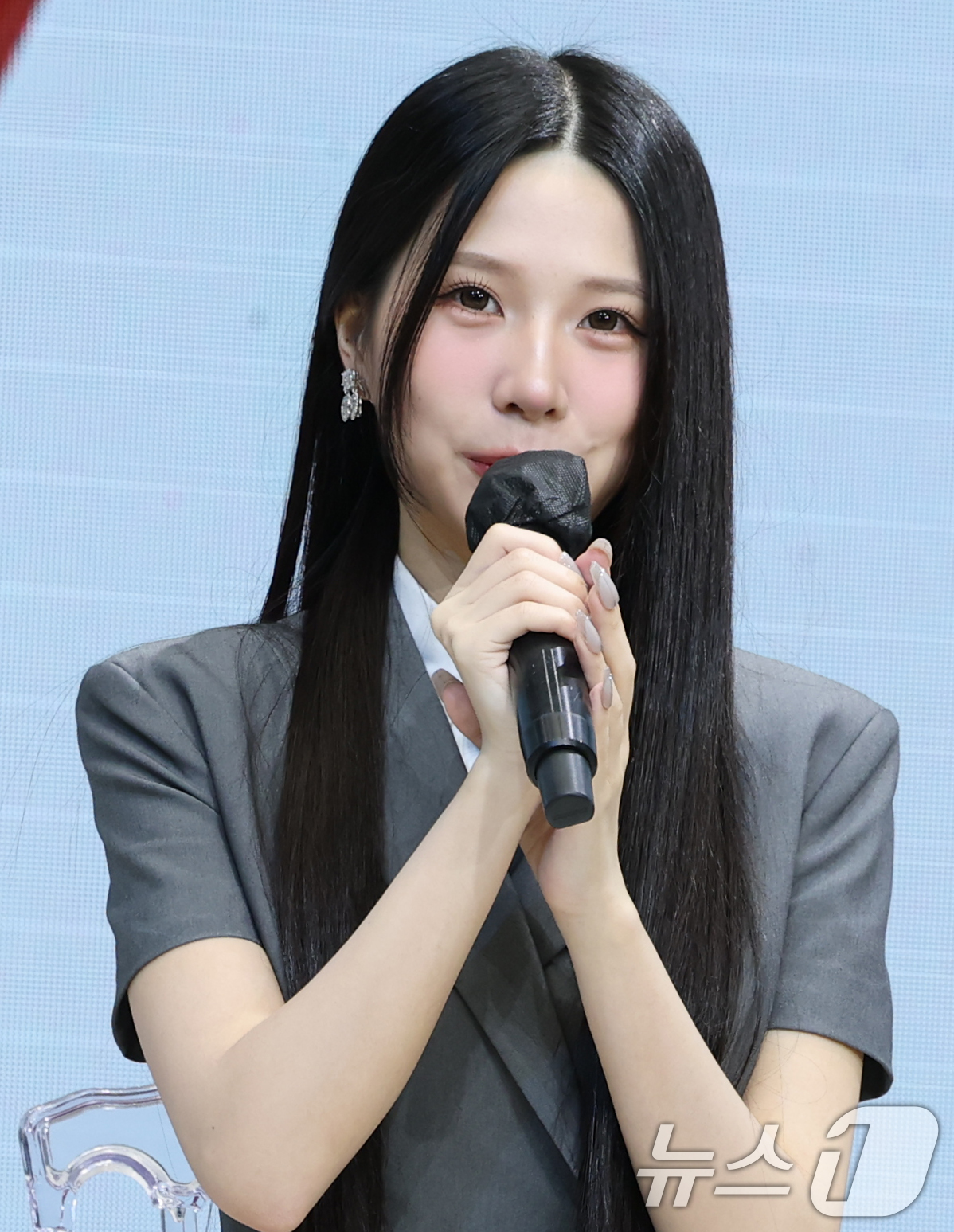 (서울=뉴스1) 권현진 기자 = 블링원 클로이가 2일 오전 서울 중구 월드케이팝센터에서 열린 3집 디지털 싱글 ‘미스터’ 발매 기념 쇼케이스에서 인사말을 하고 있다. 2025.7. …